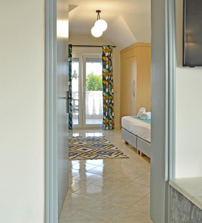 Joya Ofrynio Stylish Suites Ofrínio Szoba fotó